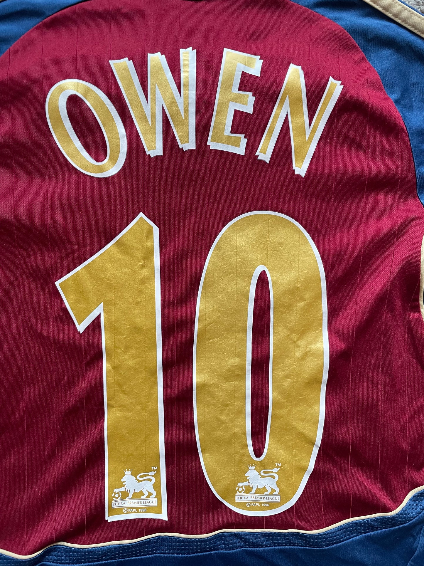 Newcastle Away Shirt 2006-07 Owen 10 (very good) Kids 26-28 128